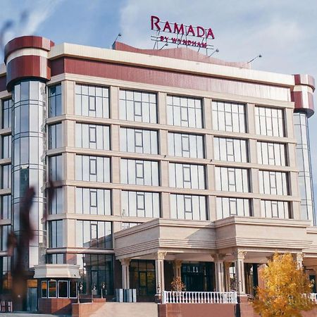 Ramada By Wyndham Shymkent Hotel Buitenkant foto