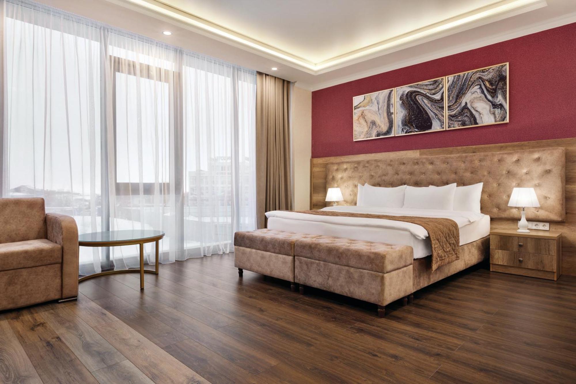 Ramada By Wyndham Shymkent Hotel Buitenkant foto