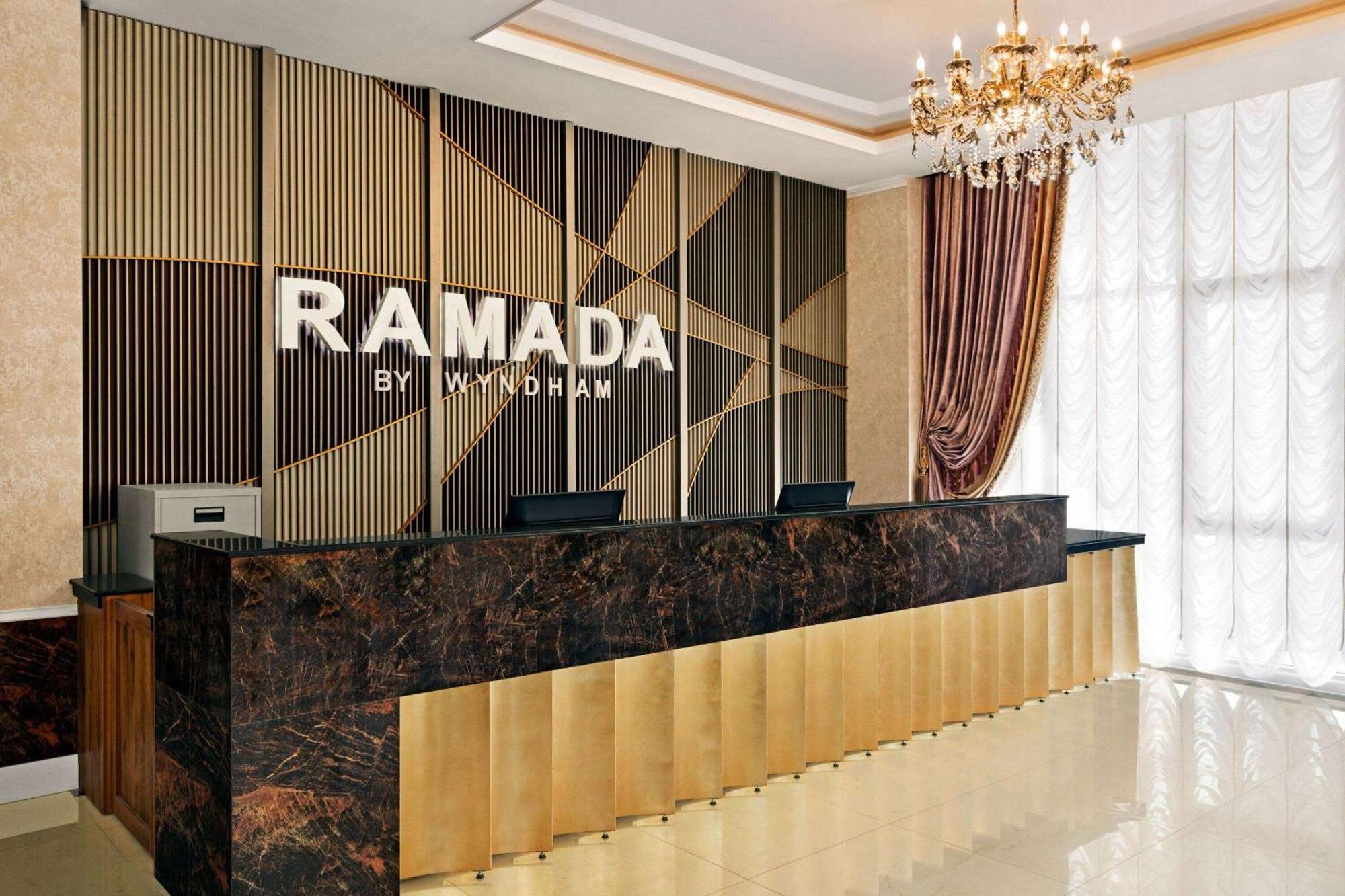 Ramada By Wyndham Shymkent Hotel Buitenkant foto