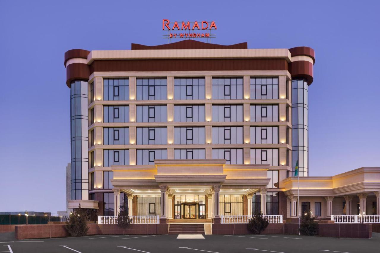 Ramada By Wyndham Shymkent Hotel Buitenkant foto