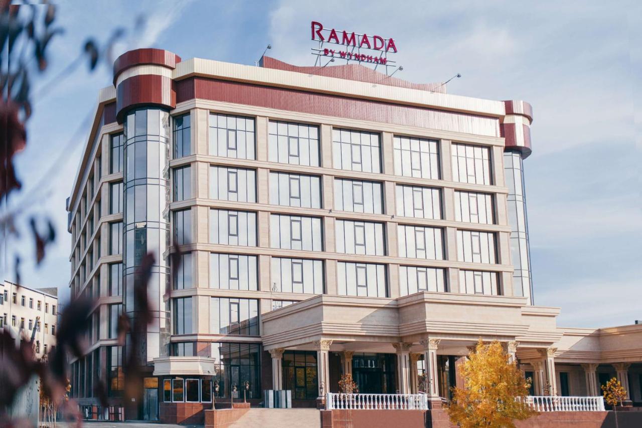 Ramada By Wyndham Shymkent Hotel Buitenkant foto