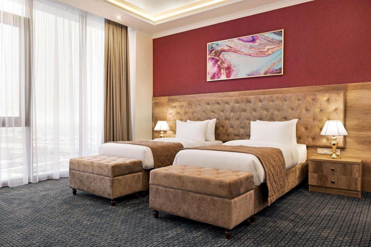 Ramada By Wyndham Shymkent Hotel Buitenkant foto